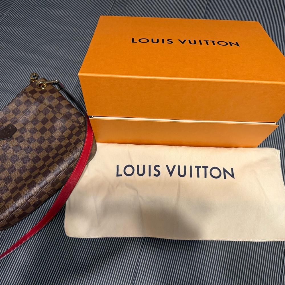 Louis Vuitton Brown Checkered Shoulder Bag/Purse - Picture 13 of 14